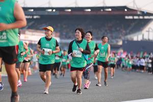 BIB: 200
                            <button type="button" onclick="openModal(10570025)" class="btn btn-primary btn-sm float-right btn-popup" data-toggle="modal" data-target=".modal-high-quality">
                        <i class="fas fa-shopping-cart"></i> Add to Cart
                    </button>
                                            <button type="button" onclick="isThisMe(10570025, true)" class="btn btn-success btn-sm float-right btn-popup btn-isme hidden" data-toggle="tooltip" data-placement="bottom" title="นี่คือรูปของคุณใช่ไหม คลิกที่นี่เพื่อเอาเข้าอัลบั้ม">
                        <i class="fas fa-plus"></i> Add to album
                    </button>
                    <button type="button" onclick="isThisMe(10570025, false)" class="btn btn-warning btn-sm float-right btn-popup btn-isnotme hidden">
                        <i class="fas fa-ban"></i> Remove from album
                    </button>