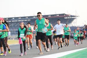 BIB: 5010, 5055
                            <button type="button" onclick="openModal(10570875)" class="btn btn-primary btn-sm float-right btn-popup" data-toggle="modal" data-target=".modal-high-quality">
                        <i class="fas fa-shopping-cart"></i> Add to Cart
                    </button>
                                            <button type="button" onclick="isThisMe(10570875, true)" class="btn btn-success btn-sm float-right btn-popup btn-isme hidden" data-toggle="tooltip" data-placement="bottom" title="นี่คือรูปของคุณใช่ไหม คลิกที่นี่เพื่อเอาเข้าอัลบั้ม">
                        <i class="fas fa-plus"></i> Add to album
                    </button>
                    <button type="button" onclick="isThisMe(10570875, false)" class="btn btn-warning btn-sm float-right btn-popup btn-isnotme hidden">
                        <i class="fas fa-ban"></i> Remove from album
                    </button>