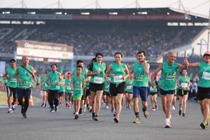 BIB: 100, 0094, 51636, 52314, 50635, 51096, 5157, 1724
                            <button type="button" onclick="openModal(10570961)" class="btn btn-primary btn-sm float-right btn-popup" data-toggle="modal" data-target=".modal-high-quality">
                        <i class="fas fa-shopping-cart"></i> Add to Cart
                    </button>
                                            <button type="button" onclick="isThisMe(10570961, true)" class="btn btn-success btn-sm float-right btn-popup btn-isme hidden" data-toggle="tooltip" data-placement="bottom" title="นี่คือรูปของคุณใช่ไหม คลิกที่นี่เพื่อเอาเข้าอัลบั้ม">
                        <i class="fas fa-plus"></i> Add to album
                    </button>
                    <button type="button" onclick="isThisMe(10570961, false)" class="btn btn-warning btn-sm float-right btn-popup btn-isnotme hidden">
                        <i class="fas fa-ban"></i> Remove from album
                    </button>