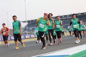 BIB: 51034, 52822, 1156, 51934
                            <button type="button" onclick="openModal(10571485)" class="btn btn-primary btn-sm float-right btn-popup" data-toggle="modal" data-target=".modal-high-quality">
                        <i class="fas fa-shopping-cart"></i> Add to Cart
                    </button>
                                            <button type="button" onclick="isThisMe(10571485, true)" class="btn btn-success btn-sm float-right btn-popup btn-isme hidden" data-toggle="tooltip" data-placement="bottom" title="นี่คือรูปของคุณใช่ไหม คลิกที่นี่เพื่อเอาเข้าอัลบั้ม">
                        <i class="fas fa-plus"></i> Add to album
                    </button>
                    <button type="button" onclick="isThisMe(10571485, false)" class="btn btn-warning btn-sm float-right btn-popup btn-isnotme hidden">
                        <i class="fas fa-ban"></i> Remove from album
                    </button>