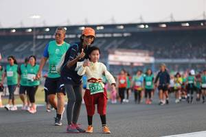 BIB: 503, 51739
                            <button type="button" onclick="openModal(10570217)" class="btn btn-primary btn-sm float-right btn-popup" data-toggle="modal" data-target=".modal-high-quality">
                        <i class="fas fa-shopping-cart"></i> Add to Cart
                    </button>
                                            <button type="button" onclick="isThisMe(10570217, true)" class="btn btn-success btn-sm float-right btn-popup btn-isme hidden" data-toggle="tooltip" data-placement="bottom" title="นี่คือรูปของคุณใช่ไหม คลิกที่นี่เพื่อเอาเข้าอัลบั้ม">
                        <i class="fas fa-plus"></i> Add to album
                    </button>
                    <button type="button" onclick="isThisMe(10570217, false)" class="btn btn-warning btn-sm float-right btn-popup btn-isnotme hidden">
                        <i class="fas fa-ban"></i> Remove from album
                    </button>