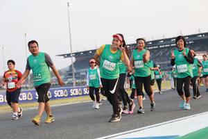 BIB: 51034, 52822, 51156, 1934, 3118
                            <button type="button" onclick="openModal(10571484)" class="btn btn-primary btn-sm float-right btn-popup" data-toggle="modal" data-target=".modal-high-quality">
                        <i class="fas fa-shopping-cart"></i> Add to Cart
                    </button>
                                            <button type="button" onclick="isThisMe(10571484, true)" class="btn btn-success btn-sm float-right btn-popup btn-isme hidden" data-toggle="tooltip" data-placement="bottom" title="นี่คือรูปของคุณใช่ไหม คลิกที่นี่เพื่อเอาเข้าอัลบั้ม">
                        <i class="fas fa-plus"></i> Add to album
                    </button>
                    <button type="button" onclick="isThisMe(10571484, false)" class="btn btn-warning btn-sm float-right btn-popup btn-isnotme hidden">
                        <i class="fas fa-ban"></i> Remove from album
                    </button>