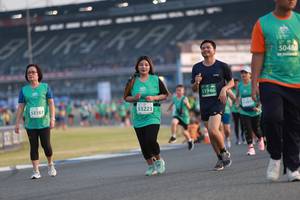 BIB: 5048, 1946, 53187, 53223, 5105
                            <button type="button" onclick="openModal(10569945)" class="btn btn-primary btn-sm float-right btn-popup" data-toggle="modal" data-target=".modal-high-quality">
                        <i class="fas fa-shopping-cart"></i> Add to Cart
                    </button>
                                            <button type="button" onclick="isThisMe(10569945, true)" class="btn btn-success btn-sm float-right btn-popup btn-isme hidden" data-toggle="tooltip" data-placement="bottom" title="นี่คือรูปของคุณใช่ไหม คลิกที่นี่เพื่อเอาเข้าอัลบั้ม">
                        <i class="fas fa-plus"></i> Add to album
                    </button>
                    <button type="button" onclick="isThisMe(10569945, false)" class="btn btn-warning btn-sm float-right btn-popup btn-isnotme hidden">
                        <i class="fas fa-ban"></i> Remove from album
                    </button>