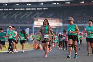 BIB: 5185161, 051843, 51276
                            <button type="button" onclick="openModal(10569960)" class="btn btn-primary btn-sm float-right btn-popup" data-toggle="modal" data-target=".modal-high-quality">
                        <i class="fas fa-shopping-cart"></i> Add to Cart
                    </button>
                                            <button type="button" onclick="isThisMe(10569960, true)" class="btn btn-success btn-sm float-right btn-popup btn-isme hidden" data-toggle="tooltip" data-placement="bottom" title="นี่คือรูปของคุณใช่ไหม คลิกที่นี่เพื่อเอาเข้าอัลบั้ม">
                        <i class="fas fa-plus"></i> Add to album
                    </button>
                    <button type="button" onclick="isThisMe(10569960, false)" class="btn btn-warning btn-sm float-right btn-popup btn-isnotme hidden">
                        <i class="fas fa-ban"></i> Remove from album
                    </button>