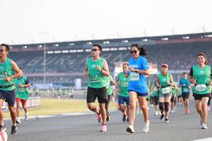 BIB: 0267, 51006, 1761, 7029, 1204, 030
                            <button type="button" onclick="openModal(10570847)" class="btn btn-primary btn-sm float-right btn-popup" data-toggle="modal" data-target=".modal-high-quality">
                        <i class="fas fa-shopping-cart"></i> Add to Cart
                    </button>
                                            <button type="button" onclick="isThisMe(10570847, true)" class="btn btn-success btn-sm float-right btn-popup btn-isme hidden" data-toggle="tooltip" data-placement="bottom" title="นี่คือรูปของคุณใช่ไหม คลิกที่นี่เพื่อเอาเข้าอัลบั้ม">
                        <i class="fas fa-plus"></i> Add to album
                    </button>
                    <button type="button" onclick="isThisMe(10570847, false)" class="btn btn-warning btn-sm float-right btn-popup btn-isnotme hidden">
                        <i class="fas fa-ban"></i> Remove from album
                    </button>