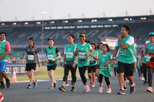 BIB: 4801, 50362, 50921, 50995, 52896, 52900, 0049
                            <button type="button" onclick="openModal(10570143)" class="btn btn-primary btn-sm float-right btn-popup" data-toggle="modal" data-target=".modal-high-quality">
                        <i class="fas fa-shopping-cart"></i> Add to Cart
                    </button>
                                            <button type="button" onclick="isThisMe(10570143, true)" class="btn btn-success btn-sm float-right btn-popup btn-isme hidden" data-toggle="tooltip" data-placement="bottom" title="นี่คือรูปของคุณใช่ไหม คลิกที่นี่เพื่อเอาเข้าอัลบั้ม">
                        <i class="fas fa-plus"></i> Add to album
                    </button>
                    <button type="button" onclick="isThisMe(10570143, false)" class="btn btn-warning btn-sm float-right btn-popup btn-isnotme hidden">
                        <i class="fas fa-ban"></i> Remove from album
                    </button>