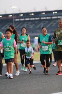 BIB: 520, 5258, 50051, 53051, 70312
                            <button type="button" onclick="openModal(10570066)" class="btn btn-primary btn-sm float-right btn-popup" data-toggle="modal" data-target=".modal-high-quality">
                        <i class="fas fa-shopping-cart"></i> Add to Cart
                    </button>
                                            <button type="button" onclick="isThisMe(10570066, true)" class="btn btn-success btn-sm float-right btn-popup btn-isme hidden" data-toggle="tooltip" data-placement="bottom" title="นี่คือรูปของคุณใช่ไหม คลิกที่นี่เพื่อเอาเข้าอัลบั้ม">
                        <i class="fas fa-plus"></i> Add to album
                    </button>
                    <button type="button" onclick="isThisMe(10570066, false)" class="btn btn-warning btn-sm float-right btn-popup btn-isnotme hidden">
                        <i class="fas fa-ban"></i> Remove from album
                    </button>