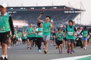 BIB: 51726, 574, 53285, 3176, 52350, 1528
                            <button type="button" onclick="openModal(10571454)" class="btn btn-primary btn-sm float-right btn-popup" data-toggle="modal" data-target=".modal-high-quality">
                        <i class="fas fa-shopping-cart"></i> Add to Cart
                    </button>
                                            <button type="button" onclick="isThisMe(10571454, true)" class="btn btn-success btn-sm float-right btn-popup btn-isme hidden" data-toggle="tooltip" data-placement="bottom" title="นี่คือรูปของคุณใช่ไหม คลิกที่นี่เพื่อเอาเข้าอัลบั้ม">
                        <i class="fas fa-plus"></i> Add to album
                    </button>
                    <button type="button" onclick="isThisMe(10571454, false)" class="btn btn-warning btn-sm float-right btn-popup btn-isnotme hidden">
                        <i class="fas fa-ban"></i> Remove from album
                    </button>