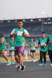 BIB: 122
                            <button type="button" onclick="openModal(10571424)" class="btn btn-primary btn-sm float-right btn-popup" data-toggle="modal" data-target=".modal-high-quality">
                        <i class="fas fa-shopping-cart"></i> Add to Cart
                    </button>
                                            <button type="button" onclick="isThisMe(10571424, true)" class="btn btn-success btn-sm float-right btn-popup btn-isme hidden" data-toggle="tooltip" data-placement="bottom" title="นี่คือรูปของคุณใช่ไหม คลิกที่นี่เพื่อเอาเข้าอัลบั้ม">
                        <i class="fas fa-plus"></i> Add to album
                    </button>
                    <button type="button" onclick="isThisMe(10571424, false)" class="btn btn-warning btn-sm float-right btn-popup btn-isnotme hidden">
                        <i class="fas fa-ban"></i> Remove from album
                    </button>