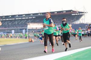 BIB: 243
                            <button type="button" onclick="openModal(10570884)" class="btn btn-primary btn-sm float-right btn-popup" data-toggle="modal" data-target=".modal-high-quality">
                        <i class="fas fa-shopping-cart"></i> Add to Cart
                    </button>
                                            <button type="button" onclick="isThisMe(10570884, true)" class="btn btn-success btn-sm float-right btn-popup btn-isme hidden" data-toggle="tooltip" data-placement="bottom" title="นี่คือรูปของคุณใช่ไหม คลิกที่นี่เพื่อเอาเข้าอัลบั้ม">
                        <i class="fas fa-plus"></i> Add to album
                    </button>
                    <button type="button" onclick="isThisMe(10570884, false)" class="btn btn-warning btn-sm float-right btn-popup btn-isnotme hidden">
                        <i class="fas fa-ban"></i> Remove from album
                    </button>