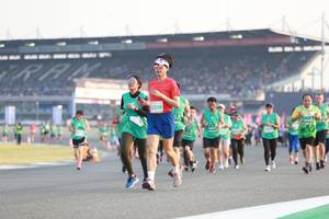 BIB: 2310
                            <button type="button" onclick="openModal(10570803)" class="btn btn-primary btn-sm float-right btn-popup" data-toggle="modal" data-target=".modal-high-quality">
                        <i class="fas fa-shopping-cart"></i> Add to Cart
                    </button>
                                            <button type="button" onclick="isThisMe(10570803, true)" class="btn btn-success btn-sm float-right btn-popup btn-isme hidden" data-toggle="tooltip" data-placement="bottom" title="นี่คือรูปของคุณใช่ไหม คลิกที่นี่เพื่อเอาเข้าอัลบั้ม">
                        <i class="fas fa-plus"></i> Add to album
                    </button>
                    <button type="button" onclick="isThisMe(10570803, false)" class="btn btn-warning btn-sm float-right btn-popup btn-isnotme hidden">
                        <i class="fas fa-ban"></i> Remove from album
                    </button>