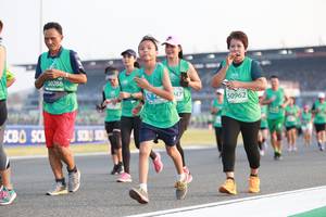 BIB: 50288, 50962
                            <button type="button" onclick="openModal(10570925)" class="btn btn-primary btn-sm float-right btn-popup" data-toggle="modal" data-target=".modal-high-quality">
                        <i class="fas fa-shopping-cart"></i> Add to Cart
                    </button>
                                            <button type="button" onclick="isThisMe(10570925, true)" class="btn btn-success btn-sm float-right btn-popup btn-isme hidden" data-toggle="tooltip" data-placement="bottom" title="นี่คือรูปของคุณใช่ไหม คลิกที่นี่เพื่อเอาเข้าอัลบั้ม">
                        <i class="fas fa-plus"></i> Add to album
                    </button>
                    <button type="button" onclick="isThisMe(10570925, false)" class="btn btn-warning btn-sm float-right btn-popup btn-isnotme hidden">
                        <i class="fas fa-ban"></i> Remove from album
                    </button>