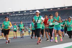 BIB: 5012, 52621, 2876, 5176
                            <button type="button" onclick="openModal(10571539)" class="btn btn-primary btn-sm float-right btn-popup" data-toggle="modal" data-target=".modal-high-quality">
                        <i class="fas fa-shopping-cart"></i> Add to Cart
                    </button>
                                            <button type="button" onclick="isThisMe(10571539, true)" class="btn btn-success btn-sm float-right btn-popup btn-isme hidden" data-toggle="tooltip" data-placement="bottom" title="นี่คือรูปของคุณใช่ไหม คลิกที่นี่เพื่อเอาเข้าอัลบั้ม">
                        <i class="fas fa-plus"></i> Add to album
                    </button>
                    <button type="button" onclick="isThisMe(10571539, false)" class="btn btn-warning btn-sm float-right btn-popup btn-isnotme hidden">
                        <i class="fas fa-ban"></i> Remove from album
                    </button>