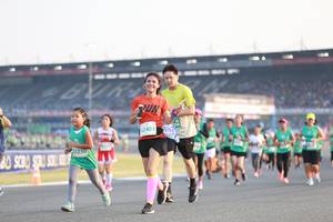 BIB: 52403, 52230
                            <button type="button" onclick="openModal(10570908)" class="btn btn-primary btn-sm float-right btn-popup" data-toggle="modal" data-target=".modal-high-quality">
                        <i class="fas fa-shopping-cart"></i> Add to Cart
                    </button>
                                            <button type="button" onclick="isThisMe(10570908, true)" class="btn btn-success btn-sm float-right btn-popup btn-isme hidden" data-toggle="tooltip" data-placement="bottom" title="นี่คือรูปของคุณใช่ไหม คลิกที่นี่เพื่อเอาเข้าอัลบั้ม">
                        <i class="fas fa-plus"></i> Add to album
                    </button>
                    <button type="button" onclick="isThisMe(10570908, false)" class="btn btn-warning btn-sm float-right btn-popup btn-isnotme hidden">
                        <i class="fas fa-ban"></i> Remove from album
                    </button>