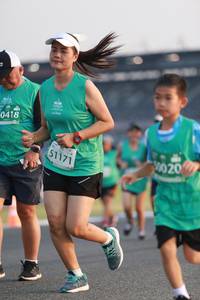 BIB: 0418, 51171, 0020
                            <button type="button" onclick="openModal(10571325)" class="btn btn-primary btn-sm float-right btn-popup" data-toggle="modal" data-target=".modal-high-quality">
                        <i class="fas fa-shopping-cart"></i> Add to Cart
                    </button>
                                            <button type="button" onclick="isThisMe(10571325, true)" class="btn btn-success btn-sm float-right btn-popup btn-isme hidden" data-toggle="tooltip" data-placement="bottom" title="นี่คือรูปของคุณใช่ไหม คลิกที่นี่เพื่อเอาเข้าอัลบั้ม">
                        <i class="fas fa-plus"></i> Add to album
                    </button>
                    <button type="button" onclick="isThisMe(10571325, false)" class="btn btn-warning btn-sm float-right btn-popup btn-isnotme hidden">
                        <i class="fas fa-ban"></i> Remove from album
                    </button>