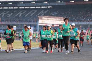 BIB: 0086, 1332, 52870, 1605
                            <button type="button" onclick="openModal(10569986)" class="btn btn-primary btn-sm float-right btn-popup" data-toggle="modal" data-target=".modal-high-quality">
                        <i class="fas fa-shopping-cart"></i> Add to Cart
                    </button>
                                            <button type="button" onclick="isThisMe(10569986, true)" class="btn btn-success btn-sm float-right btn-popup btn-isme hidden" data-toggle="tooltip" data-placement="bottom" title="นี่คือรูปของคุณใช่ไหม คลิกที่นี่เพื่อเอาเข้าอัลบั้ม">
                        <i class="fas fa-plus"></i> Add to album
                    </button>
                    <button type="button" onclick="isThisMe(10569986, false)" class="btn btn-warning btn-sm float-right btn-popup btn-isnotme hidden">
                        <i class="fas fa-ban"></i> Remove from album
                    </button>