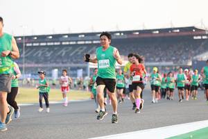 BIB: 83384, 10401
                            <button type="button" onclick="openModal(10570905)" class="btn btn-primary btn-sm float-right btn-popup" data-toggle="modal" data-target=".modal-high-quality">
                        <i class="fas fa-shopping-cart"></i> Add to Cart
                    </button>
                                            <button type="button" onclick="isThisMe(10570905, true)" class="btn btn-success btn-sm float-right btn-popup btn-isme hidden" data-toggle="tooltip" data-placement="bottom" title="นี่คือรูปของคุณใช่ไหม คลิกที่นี่เพื่อเอาเข้าอัลบั้ม">
                        <i class="fas fa-plus"></i> Add to album
                    </button>
                    <button type="button" onclick="isThisMe(10570905, false)" class="btn btn-warning btn-sm float-right btn-popup btn-isnotme hidden">
                        <i class="fas fa-ban"></i> Remove from album
                    </button>