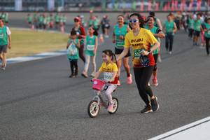 BIB: 502, 050
                            <button type="button" onclick="openModal(10570248)" class="btn btn-primary btn-sm float-right btn-popup" data-toggle="modal" data-target=".modal-high-quality">
                        <i class="fas fa-shopping-cart"></i> Add to Cart
                    </button>
                                            <button type="button" onclick="isThisMe(10570248, true)" class="btn btn-success btn-sm float-right btn-popup btn-isme hidden" data-toggle="tooltip" data-placement="bottom" title="นี่คือรูปของคุณใช่ไหม คลิกที่นี่เพื่อเอาเข้าอัลบั้ม">
                        <i class="fas fa-plus"></i> Add to album
                    </button>
                    <button type="button" onclick="isThisMe(10570248, false)" class="btn btn-warning btn-sm float-right btn-popup btn-isnotme hidden">
                        <i class="fas fa-ban"></i> Remove from album
                    </button>