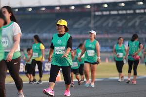 BIB: 093, 53244, 3292
                            <button type="button" onclick="openModal(10571597)" class="btn btn-primary btn-sm float-right btn-popup" data-toggle="modal" data-target=".modal-high-quality">
                        <i class="fas fa-shopping-cart"></i> Add to Cart
                    </button>
                                            <button type="button" onclick="isThisMe(10571597, true)" class="btn btn-success btn-sm float-right btn-popup btn-isme hidden" data-toggle="tooltip" data-placement="bottom" title="นี่คือรูปของคุณใช่ไหม คลิกที่นี่เพื่อเอาเข้าอัลบั้ม">
                        <i class="fas fa-plus"></i> Add to album
                    </button>
                    <button type="button" onclick="isThisMe(10571597, false)" class="btn btn-warning btn-sm float-right btn-popup btn-isnotme hidden">
                        <i class="fas fa-ban"></i> Remove from album
                    </button>