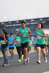 BIB: 1806, 53125, 964, 0889
                            <button type="button" onclick="openModal(10571304)" class="btn btn-primary btn-sm float-right btn-popup" data-toggle="modal" data-target=".modal-high-quality">
                        <i class="fas fa-shopping-cart"></i> Add to Cart
                    </button>
                                            <button type="button" onclick="isThisMe(10571304, true)" class="btn btn-success btn-sm float-right btn-popup btn-isme hidden" data-toggle="tooltip" data-placement="bottom" title="นี่คือรูปของคุณใช่ไหม คลิกที่นี่เพื่อเอาเข้าอัลบั้ม">
                        <i class="fas fa-plus"></i> Add to album
                    </button>
                    <button type="button" onclick="isThisMe(10571304, false)" class="btn btn-warning btn-sm float-right btn-popup btn-isnotme hidden">
                        <i class="fas fa-ban"></i> Remove from album
                    </button>