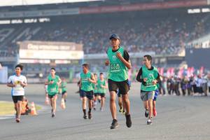 BIB: 1722, 5169
                            <button type="button" onclick="openModal(10558460)" class="btn btn-primary btn-sm float-right btn-popup" data-toggle="modal" data-target=".modal-high-quality">
                        <i class="fas fa-shopping-cart"></i> Add to Cart
                    </button>
                                            <button type="button" onclick="isThisMe(10558460, true)" class="btn btn-success btn-sm float-right btn-popup btn-isme hidden" data-toggle="tooltip" data-placement="bottom" title="นี่คือรูปของคุณใช่ไหม คลิกที่นี่เพื่อเอาเข้าอัลบั้ม">
                        <i class="fas fa-plus"></i> Add to album
                    </button>
                    <button type="button" onclick="isThisMe(10558460, false)" class="btn btn-warning btn-sm float-right btn-popup btn-isnotme hidden">
                        <i class="fas fa-ban"></i> Remove from album
                    </button>