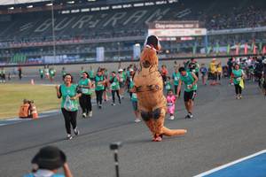 BIB: 
                            <button type="button" onclick="openModal(10570252)" class="btn btn-primary btn-sm float-right btn-popup" data-toggle="modal" data-target=".modal-high-quality">
                        <i class="fas fa-shopping-cart"></i> Add to Cart
                    </button>
                                            <button type="button" onclick="isThisMe(10570252, true)" class="btn btn-success btn-sm float-right btn-popup btn-isme hidden" data-toggle="tooltip" data-placement="bottom" title="นี่คือรูปของคุณใช่ไหม คลิกที่นี่เพื่อเอาเข้าอัลบั้ม">
                        <i class="fas fa-plus"></i> Add to album
                    </button>
                    <button type="button" onclick="isThisMe(10570252, false)" class="btn btn-warning btn-sm float-right btn-popup btn-isnotme hidden">
                        <i class="fas fa-ban"></i> Remove from album
                    </button>