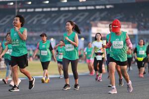 BIB: 51970, 52506, 2805
                            <button type="button" onclick="openModal(10571570)" class="btn btn-primary btn-sm float-right btn-popup" data-toggle="modal" data-target=".modal-high-quality">
                        <i class="fas fa-shopping-cart"></i> Add to Cart
                    </button>
                                            <button type="button" onclick="isThisMe(10571570, true)" class="btn btn-success btn-sm float-right btn-popup btn-isme hidden" data-toggle="tooltip" data-placement="bottom" title="นี่คือรูปของคุณใช่ไหม คลิกที่นี่เพื่อเอาเข้าอัลบั้ม">
                        <i class="fas fa-plus"></i> Add to album
                    </button>
                    <button type="button" onclick="isThisMe(10571570, false)" class="btn btn-warning btn-sm float-right btn-popup btn-isnotme hidden">
                        <i class="fas fa-ban"></i> Remove from album
                    </button>