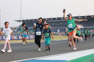 BIB: 2749, 52418, 52229, 51770
                            <button type="button" onclick="openModal(10570165)" class="btn btn-primary btn-sm float-right btn-popup" data-toggle="modal" data-target=".modal-high-quality">
                        <i class="fas fa-shopping-cart"></i> Add to Cart
                    </button>
                                            <button type="button" onclick="isThisMe(10570165, true)" class="btn btn-success btn-sm float-right btn-popup btn-isme hidden" data-toggle="tooltip" data-placement="bottom" title="นี่คือรูปของคุณใช่ไหม คลิกที่นี่เพื่อเอาเข้าอัลบั้ม">
                        <i class="fas fa-plus"></i> Add to album
                    </button>
                    <button type="button" onclick="isThisMe(10570165, false)" class="btn btn-warning btn-sm float-right btn-popup btn-isnotme hidden">
                        <i class="fas fa-ban"></i> Remove from album
                    </button>