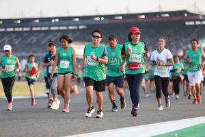 BIB: 52904, 52013, 50906, 52989, 52361
                            <button type="button" onclick="openModal(10571028)" class="btn btn-primary btn-sm float-right btn-popup" data-toggle="modal" data-target=".modal-high-quality">
                        <i class="fas fa-shopping-cart"></i> Add to Cart
                    </button>
                                            <button type="button" onclick="isThisMe(10571028, true)" class="btn btn-success btn-sm float-right btn-popup btn-isme hidden" data-toggle="tooltip" data-placement="bottom" title="นี่คือรูปของคุณใช่ไหม คลิกที่นี่เพื่อเอาเข้าอัลบั้ม">
                        <i class="fas fa-plus"></i> Add to album
                    </button>
                    <button type="button" onclick="isThisMe(10571028, false)" class="btn btn-warning btn-sm float-right btn-popup btn-isnotme hidden">
                        <i class="fas fa-ban"></i> Remove from album
                    </button>