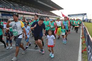 BIB: 50087, 50514
                            <button type="button" onclick="openModal(10551183)" class="btn btn-primary btn-sm float-right btn-popup" data-toggle="modal" data-target=".modal-high-quality">
                        <i class="fas fa-shopping-cart"></i> Add to Cart
                    </button>
                                            <button type="button" onclick="isThisMe(10551183, true)" class="btn btn-success btn-sm float-right btn-popup btn-isme hidden" data-toggle="tooltip" data-placement="bottom" title="นี่คือรูปของคุณใช่ไหม คลิกที่นี่เพื่อเอาเข้าอัลบั้ม">
                        <i class="fas fa-plus"></i> Add to album
                    </button>
                    <button type="button" onclick="isThisMe(10551183, false)" class="btn btn-warning btn-sm float-right btn-popup btn-isnotme hidden">
                        <i class="fas fa-ban"></i> Remove from album
                    </button>