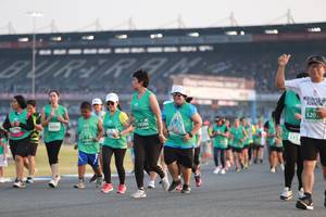 BIB: 520, 086, 1605
                            <button type="button" onclick="openModal(10569991)" class="btn btn-primary btn-sm float-right btn-popup" data-toggle="modal" data-target=".modal-high-quality">
                        <i class="fas fa-shopping-cart"></i> Add to Cart
                    </button>
                                            <button type="button" onclick="isThisMe(10569991, true)" class="btn btn-success btn-sm float-right btn-popup btn-isme hidden" data-toggle="tooltip" data-placement="bottom" title="นี่คือรูปของคุณใช่ไหม คลิกที่นี่เพื่อเอาเข้าอัลบั้ม">
                        <i class="fas fa-plus"></i> Add to album
                    </button>
                    <button type="button" onclick="isThisMe(10569991, false)" class="btn btn-warning btn-sm float-right btn-popup btn-isnotme hidden">
                        <i class="fas fa-ban"></i> Remove from album
                    </button>