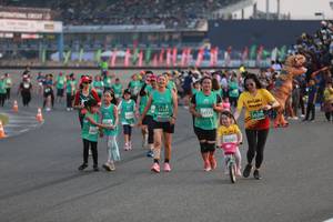 BIB: 51521, 53114, 50295, 50501
                            <button type="button" onclick="openModal(10570239)" class="btn btn-primary btn-sm float-right btn-popup" data-toggle="modal" data-target=".modal-high-quality">
                        <i class="fas fa-shopping-cart"></i> Add to Cart
                    </button>
                                            <button type="button" onclick="isThisMe(10570239, true)" class="btn btn-success btn-sm float-right btn-popup btn-isme hidden" data-toggle="tooltip" data-placement="bottom" title="นี่คือรูปของคุณใช่ไหม คลิกที่นี่เพื่อเอาเข้าอัลบั้ม">
                        <i class="fas fa-plus"></i> Add to album
                    </button>
                    <button type="button" onclick="isThisMe(10570239, false)" class="btn btn-warning btn-sm float-right btn-popup btn-isnotme hidden">
                        <i class="fas fa-ban"></i> Remove from album
                    </button>