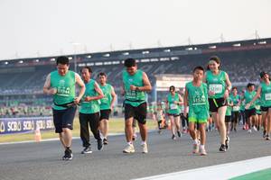 BIB: 52285, 51944, 50320, 51576
                            <button type="button" onclick="openModal(10570973)" class="btn btn-primary btn-sm float-right btn-popup" data-toggle="modal" data-target=".modal-high-quality">
                        <i class="fas fa-shopping-cart"></i> Add to Cart
                    </button>
                                            <button type="button" onclick="isThisMe(10570973, true)" class="btn btn-success btn-sm float-right btn-popup btn-isme hidden" data-toggle="tooltip" data-placement="bottom" title="นี่คือรูปของคุณใช่ไหม คลิกที่นี่เพื่อเอาเข้าอัลบั้ม">
                        <i class="fas fa-plus"></i> Add to album
                    </button>
                    <button type="button" onclick="isThisMe(10570973, false)" class="btn btn-warning btn-sm float-right btn-popup btn-isnotme hidden">
                        <i class="fas fa-ban"></i> Remove from album
                    </button>