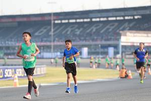 BIB: 0506, 70295
                            <button type="button" onclick="openModal(10559831)" class="btn btn-primary btn-sm float-right btn-popup" data-toggle="modal" data-target=".modal-high-quality">
                        <i class="fas fa-shopping-cart"></i> Add to Cart
                    </button>
                                            <button type="button" onclick="isThisMe(10559831, true)" class="btn btn-success btn-sm float-right btn-popup btn-isme hidden" data-toggle="tooltip" data-placement="bottom" title="นี่คือรูปของคุณใช่ไหม คลิกที่นี่เพื่อเอาเข้าอัลบั้ม">
                        <i class="fas fa-plus"></i> Add to album
                    </button>
                    <button type="button" onclick="isThisMe(10559831, false)" class="btn btn-warning btn-sm float-right btn-popup btn-isnotme hidden">
                        <i class="fas fa-ban"></i> Remove from album
                    </button>