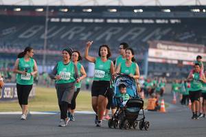 BIB: 50709, 1130, 50915, 010
                            <button type="button" onclick="openModal(10570200)" class="btn btn-primary btn-sm float-right btn-popup" data-toggle="modal" data-target=".modal-high-quality">
                        <i class="fas fa-shopping-cart"></i> Add to Cart
                    </button>
                                            <button type="button" onclick="isThisMe(10570200, true)" class="btn btn-success btn-sm float-right btn-popup btn-isme hidden" data-toggle="tooltip" data-placement="bottom" title="นี่คือรูปของคุณใช่ไหม คลิกที่นี่เพื่อเอาเข้าอัลบั้ม">
                        <i class="fas fa-plus"></i> Add to album
                    </button>
                    <button type="button" onclick="isThisMe(10570200, false)" class="btn btn-warning btn-sm float-right btn-popup btn-isnotme hidden">
                        <i class="fas fa-ban"></i> Remove from album
                    </button>