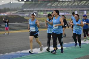 BIB: 70254, 13115, 702
                            <button type="button" onclick="openModal(11028659)" class="btn btn-primary btn-sm float-right btn-popup" data-toggle="modal" data-target=".modal-high-quality">
                        <i class="fas fa-shopping-cart"></i> Add to Cart
                    </button>
                                            <button type="button" onclick="isThisMe(11028659, true)" class="btn btn-success btn-sm float-right btn-popup btn-isme hidden" data-toggle="tooltip" data-placement="bottom" title="นี่คือรูปของคุณใช่ไหม คลิกที่นี่เพื่อเอาเข้าอัลบั้ม">
                        <i class="fas fa-plus"></i> Add to album
                    </button>
                    <button type="button" onclick="isThisMe(11028659, false)" class="btn btn-warning btn-sm float-right btn-popup btn-isnotme hidden">
                        <i class="fas fa-ban"></i> Remove from album
                    </button>