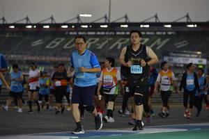 BIB: 82941, 82938, 4655
                            <button type="button" onclick="openModal(11022040)" class="btn btn-primary btn-sm float-right btn-popup" data-toggle="modal" data-target=".modal-high-quality">
                        <i class="fas fa-shopping-cart"></i> Add to Cart
                    </button>
                                            <button type="button" onclick="isThisMe(11022040, true)" class="btn btn-success btn-sm float-right btn-popup btn-isme hidden" data-toggle="tooltip" data-placement="bottom" title="นี่คือรูปของคุณใช่ไหม คลิกที่นี่เพื่อเอาเข้าอัลบั้ม">
                        <i class="fas fa-plus"></i> Add to album
                    </button>
                    <button type="button" onclick="isThisMe(11022040, false)" class="btn btn-warning btn-sm float-right btn-popup btn-isnotme hidden">
                        <i class="fas fa-ban"></i> Remove from album
                    </button>
