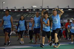BIB: 14982, 14769, 70236, 17978, 16555, 1752, 272
                            <button type="button" onclick="openModal(11025031)" class="btn btn-primary btn-sm float-right btn-popup" data-toggle="modal" data-target=".modal-high-quality">
                        <i class="fas fa-shopping-cart"></i> Add to Cart
                    </button>
                                            <button type="button" onclick="isThisMe(11025031, true)" class="btn btn-success btn-sm float-right btn-popup btn-isme hidden" data-toggle="tooltip" data-placement="bottom" title="นี่คือรูปของคุณใช่ไหม คลิกที่นี่เพื่อเอาเข้าอัลบั้ม">
                        <i class="fas fa-plus"></i> Add to album
                    </button>
                    <button type="button" onclick="isThisMe(11025031, false)" class="btn btn-warning btn-sm float-right btn-popup btn-isnotme hidden">
                        <i class="fas fa-ban"></i> Remove from album
                    </button>