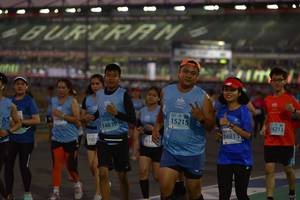 BIB: 15215, 14838, 14233, 16813, 130, 161
                            <button type="button" onclick="openModal(11006237)" class="btn btn-primary btn-sm float-right btn-popup" data-toggle="modal" data-target=".modal-high-quality">
                        <i class="fas fa-shopping-cart"></i> Add to Cart
                    </button>
                                            <button type="button" onclick="isThisMe(11006237, true)" class="btn btn-success btn-sm float-right btn-popup btn-isme hidden" data-toggle="tooltip" data-placement="bottom" title="นี่คือรูปของคุณใช่ไหม คลิกที่นี่เพื่อเอาเข้าอัลบั้ม">
                        <i class="fas fa-plus"></i> Add to album
                    </button>
                    <button type="button" onclick="isThisMe(11006237, false)" class="btn btn-warning btn-sm float-right btn-popup btn-isnotme hidden">
                        <i class="fas fa-ban"></i> Remove from album
                    </button>