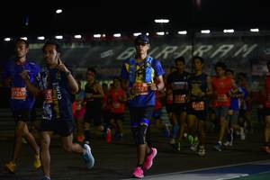 BIB: 523, 27259, 21133
                            <button type="button" onclick="openModal(10594824)" class="btn btn-primary btn-sm float-right btn-popup" data-toggle="modal" data-target=".modal-high-quality">
                        <i class="fas fa-shopping-cart"></i> Add to Cart
                    </button>
                                            <button type="button" onclick="isThisMe(10594824, true)" class="btn btn-success btn-sm float-right btn-popup btn-isme hidden" data-toggle="tooltip" data-placement="bottom" title="นี่คือรูปของคุณใช่ไหม คลิกที่นี่เพื่อเอาเข้าอัลบั้ม">
                        <i class="fas fa-plus"></i> Add to album
                    </button>
                    <button type="button" onclick="isThisMe(10594824, false)" class="btn btn-warning btn-sm float-right btn-popup btn-isnotme hidden">
                        <i class="fas fa-ban"></i> Remove from album
                    </button>