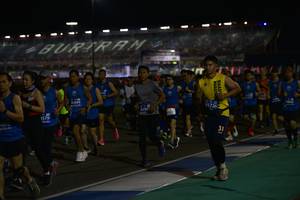 BIB: 41726, 45094, 8290, 579
                            <button type="button" onclick="openModal(10577590)" class="btn btn-primary btn-sm float-right btn-popup" data-toggle="modal" data-target=".modal-high-quality">
                        <i class="fas fa-shopping-cart"></i> Add to Cart
                    </button>
                                            <button type="button" onclick="isThisMe(10577590, true)" class="btn btn-success btn-sm float-right btn-popup btn-isme hidden" data-toggle="tooltip" data-placement="bottom" title="นี่คือรูปของคุณใช่ไหม คลิกที่นี่เพื่อเอาเข้าอัลบั้ม">
                        <i class="fas fa-plus"></i> Add to album
                    </button>
                    <button type="button" onclick="isThisMe(10577590, false)" class="btn btn-warning btn-sm float-right btn-popup btn-isnotme hidden">
                        <i class="fas fa-ban"></i> Remove from album
                    </button>