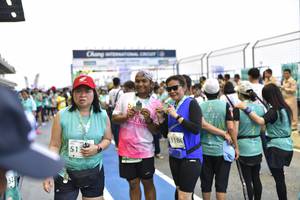 BIB: 1186, 513
                            <button type="button" onclick="openModal(10717576)" class="btn btn-primary btn-sm float-right btn-popup" data-toggle="modal" data-target=".modal-high-quality">
                        <i class="fas fa-shopping-cart"></i> Add to Cart
                    </button>
                                            <button type="button" onclick="isThisMe(10717576, true)" class="btn btn-success btn-sm float-right btn-popup btn-isme hidden" data-toggle="tooltip" data-placement="bottom" title="นี่คือรูปของคุณใช่ไหม คลิกที่นี่เพื่อเอาเข้าอัลบั้ม">
                        <i class="fas fa-plus"></i> Add to album
                    </button>
                    <button type="button" onclick="isThisMe(10717576, false)" class="btn btn-warning btn-sm float-right btn-popup btn-isnotme hidden">
                        <i class="fas fa-ban"></i> Remove from album
                    </button>