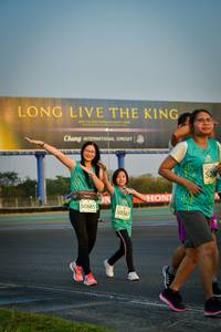 BIB: 520, 50685, 50567
                            <button type="button" onclick="openModal(10813320)" class="btn btn-primary btn-sm float-right btn-popup" data-toggle="modal" data-target=".modal-high-quality">
                        <i class="fas fa-shopping-cart"></i> Add to Cart
                    </button>
                                            <button type="button" onclick="isThisMe(10813320, true)" class="btn btn-success btn-sm float-right btn-popup btn-isme hidden" data-toggle="tooltip" data-placement="bottom" title="นี่คือรูปของคุณใช่ไหม คลิกที่นี่เพื่อเอาเข้าอัลบั้ม">
                        <i class="fas fa-plus"></i> Add to album
                    </button>
                    <button type="button" onclick="isThisMe(10813320, false)" class="btn btn-warning btn-sm float-right btn-popup btn-isnotme hidden">
                        <i class="fas fa-ban"></i> Remove from album
                    </button>