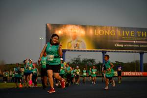 BIB: 3268, 194, 1533
                            <button type="button" onclick="openModal(10807473)" class="btn btn-primary btn-sm float-right btn-popup" data-toggle="modal" data-target=".modal-high-quality">
                        <i class="fas fa-shopping-cart"></i> Add to Cart
                    </button>
                                            <button type="button" onclick="isThisMe(10807473, true)" class="btn btn-success btn-sm float-right btn-popup btn-isme hidden" data-toggle="tooltip" data-placement="bottom" title="นี่คือรูปของคุณใช่ไหม คลิกที่นี่เพื่อเอาเข้าอัลบั้ม">
                        <i class="fas fa-plus"></i> Add to album
                    </button>
                    <button type="button" onclick="isThisMe(10807473, false)" class="btn btn-warning btn-sm float-right btn-popup btn-isnotme hidden">
                        <i class="fas fa-ban"></i> Remove from album
                    </button>