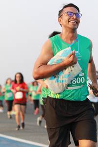 BIB: 800
                            <button type="button" onclick="openModal(10541190)" class="btn btn-primary btn-sm float-right btn-popup" data-toggle="modal" data-target=".modal-high-quality">
                        <i class="fas fa-shopping-cart"></i> Add to Cart
                    </button>
                                            <button type="button" onclick="isThisMe(10541190, true)" class="btn btn-success btn-sm float-right btn-popup btn-isme hidden" data-toggle="tooltip" data-placement="bottom" title="นี่คือรูปของคุณใช่ไหม คลิกที่นี่เพื่อเอาเข้าอัลบั้ม">
                        <i class="fas fa-plus"></i> Add to album
                    </button>
                    <button type="button" onclick="isThisMe(10541190, false)" class="btn btn-warning btn-sm float-right btn-popup btn-isnotme hidden">
                        <i class="fas fa-ban"></i> Remove from album
                    </button>