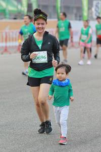 BIB: 0696
                            <button type="button" onclick="openModal(10547285)" class="btn btn-primary btn-sm float-right btn-popup" data-toggle="modal" data-target=".modal-high-quality">
                        <i class="fas fa-shopping-cart"></i> Add to Cart
                    </button>
                                            <button type="button" onclick="isThisMe(10547285, true)" class="btn btn-success btn-sm float-right btn-popup btn-isme hidden" data-toggle="tooltip" data-placement="bottom" title="นี่คือรูปของคุณใช่ไหม คลิกที่นี่เพื่อเอาเข้าอัลบั้ม">
                        <i class="fas fa-plus"></i> Add to album
                    </button>
                    <button type="button" onclick="isThisMe(10547285, false)" class="btn btn-warning btn-sm float-right btn-popup btn-isnotme hidden">
                        <i class="fas fa-ban"></i> Remove from album
                    </button>