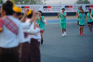 BIB: 0101, 5176
                            <button type="button" onclick="openModal(10460074)" class="btn btn-primary btn-sm float-right btn-popup" data-toggle="modal" data-target=".modal-high-quality">
                        <i class="fas fa-shopping-cart"></i> Add to Cart
                    </button>
                                            <button type="button" onclick="isThisMe(10460074, true)" class="btn btn-success btn-sm float-right btn-popup btn-isme hidden" data-toggle="tooltip" data-placement="bottom" title="นี่คือรูปของคุณใช่ไหม คลิกที่นี่เพื่อเอาเข้าอัลบั้ม">
                        <i class="fas fa-plus"></i> Add to album
                    </button>
                    <button type="button" onclick="isThisMe(10460074, false)" class="btn btn-warning btn-sm float-right btn-popup btn-isnotme hidden">
                        <i class="fas fa-ban"></i> Remove from album
                    </button>