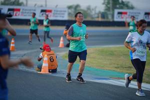 BIB: 028, 52989
                            <button type="button" onclick="openModal(10454020)" class="btn btn-primary btn-sm float-right btn-popup" data-toggle="modal" data-target=".modal-high-quality">
                        <i class="fas fa-shopping-cart"></i> Add to Cart
                    </button>
                                            <button type="button" onclick="isThisMe(10454020, true)" class="btn btn-success btn-sm float-right btn-popup btn-isme hidden" data-toggle="tooltip" data-placement="bottom" title="นี่คือรูปของคุณใช่ไหม คลิกที่นี่เพื่อเอาเข้าอัลบั้ม">
                        <i class="fas fa-plus"></i> Add to album
                    </button>
                    <button type="button" onclick="isThisMe(10454020, false)" class="btn btn-warning btn-sm float-right btn-popup btn-isnotme hidden">
                        <i class="fas fa-ban"></i> Remove from album
                    </button>