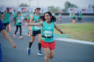 BIB: 525, 0650
                            <button type="button" onclick="openModal(10455510)" class="btn btn-primary btn-sm float-right btn-popup" data-toggle="modal" data-target=".modal-high-quality">
                        <i class="fas fa-shopping-cart"></i> Add to Cart
                    </button>
                                            <button type="button" onclick="isThisMe(10455510, true)" class="btn btn-success btn-sm float-right btn-popup btn-isme hidden" data-toggle="tooltip" data-placement="bottom" title="นี่คือรูปของคุณใช่ไหม คลิกที่นี่เพื่อเอาเข้าอัลบั้ม">
                        <i class="fas fa-plus"></i> Add to album
                    </button>
                    <button type="button" onclick="isThisMe(10455510, false)" class="btn btn-warning btn-sm float-right btn-popup btn-isnotme hidden">
                        <i class="fas fa-ban"></i> Remove from album
                    </button>