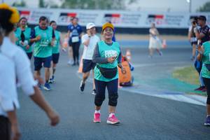 BIB: 532
                            <button type="button" onclick="openModal(10460594)" class="btn btn-primary btn-sm float-right btn-popup" data-toggle="modal" data-target=".modal-high-quality">
                        <i class="fas fa-shopping-cart"></i> Add to Cart
                    </button>
                                            <button type="button" onclick="isThisMe(10460594, true)" class="btn btn-success btn-sm float-right btn-popup btn-isme hidden" data-toggle="tooltip" data-placement="bottom" title="นี่คือรูปของคุณใช่ไหม คลิกที่นี่เพื่อเอาเข้าอัลบั้ม">
                        <i class="fas fa-plus"></i> Add to album
                    </button>
                    <button type="button" onclick="isThisMe(10460594, false)" class="btn btn-warning btn-sm float-right btn-popup btn-isnotme hidden">
                        <i class="fas fa-ban"></i> Remove from album
                    </button>